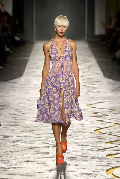Look 49